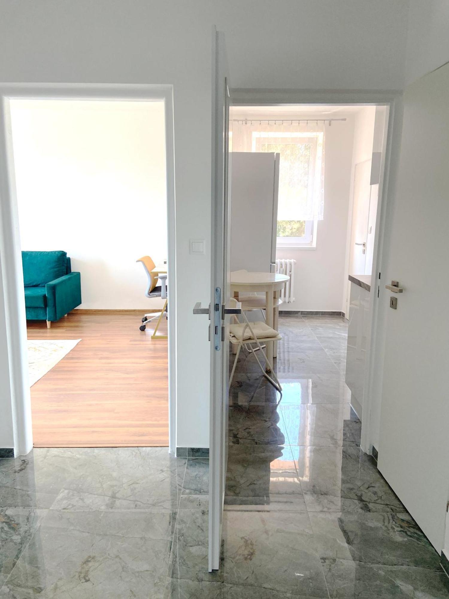 New Colorful Apartment With Big Balcony 布拉迪斯拉发 外观 照片