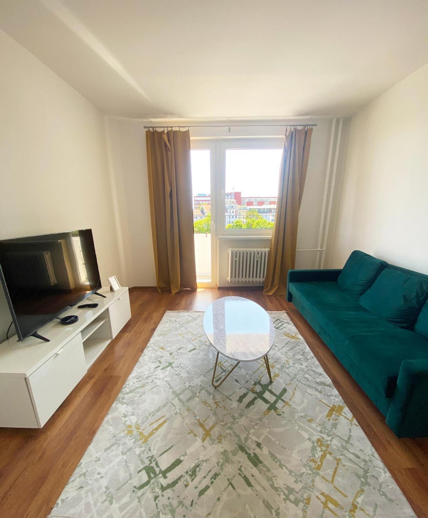 New Colorful Apartment With Big Balcony 布拉迪斯拉发 外观 照片